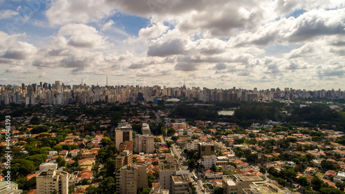 Aerial view of the Itaim Bibi region, with Av. Paulista and Ibirapuera Park in the background