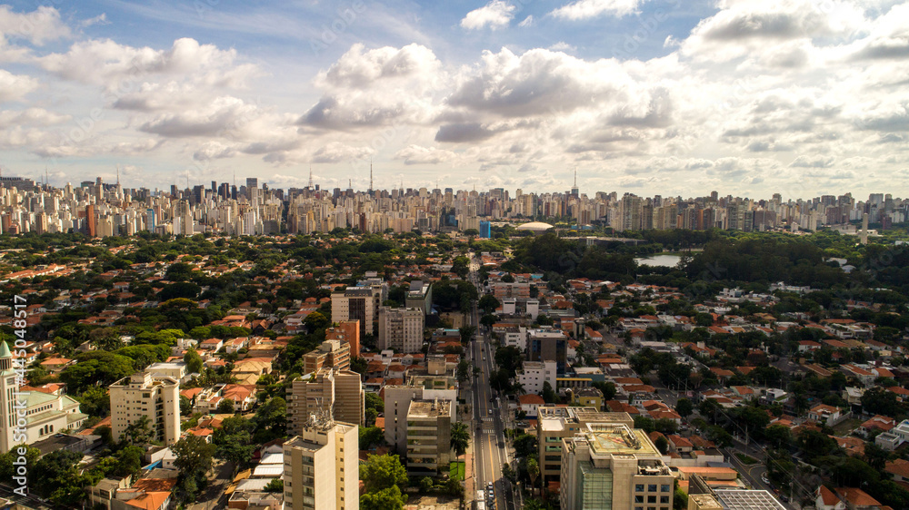 Aerial view of the Itaim Bibi region, with Av. Paulista and Ibirapuera Park in the background