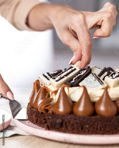 porción de torta en pala repostera
