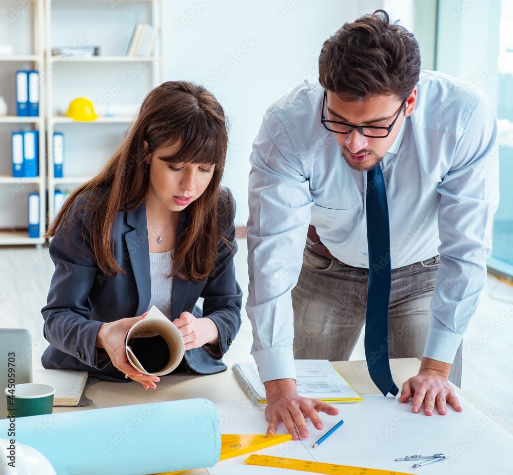 Obraz premium Engineers working on new project