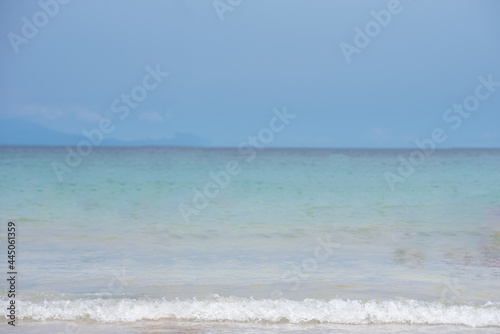 セールやバナーの背景などに使いやすい南国の綺麗な海の画像2