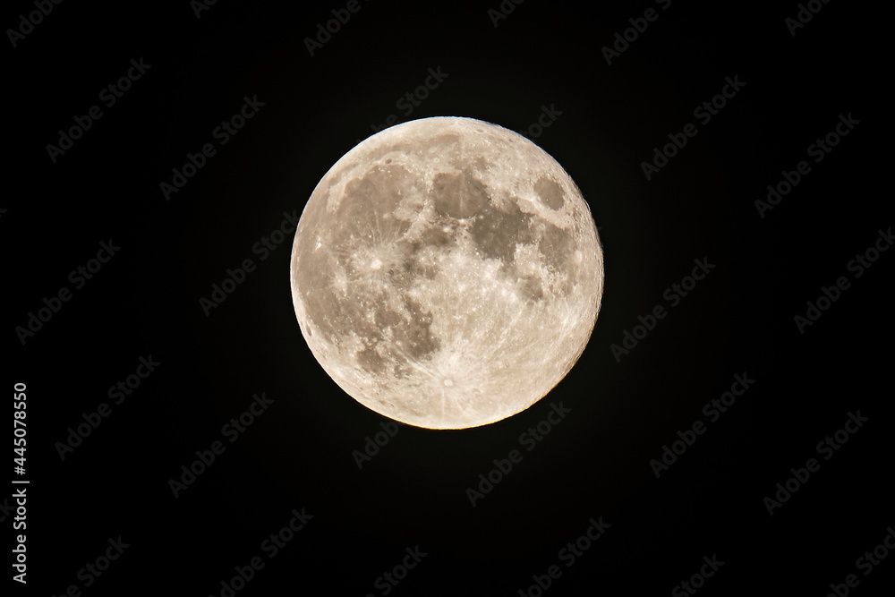 Fototapeta premium Erdbeermond / Neumond / Vollmond