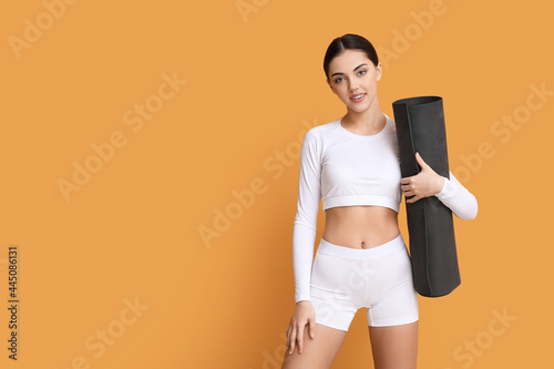 Sporty female coach with yo...