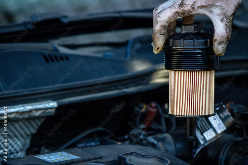 replacing the oil filter on the car. - obrazy, fototapety, plakaty 