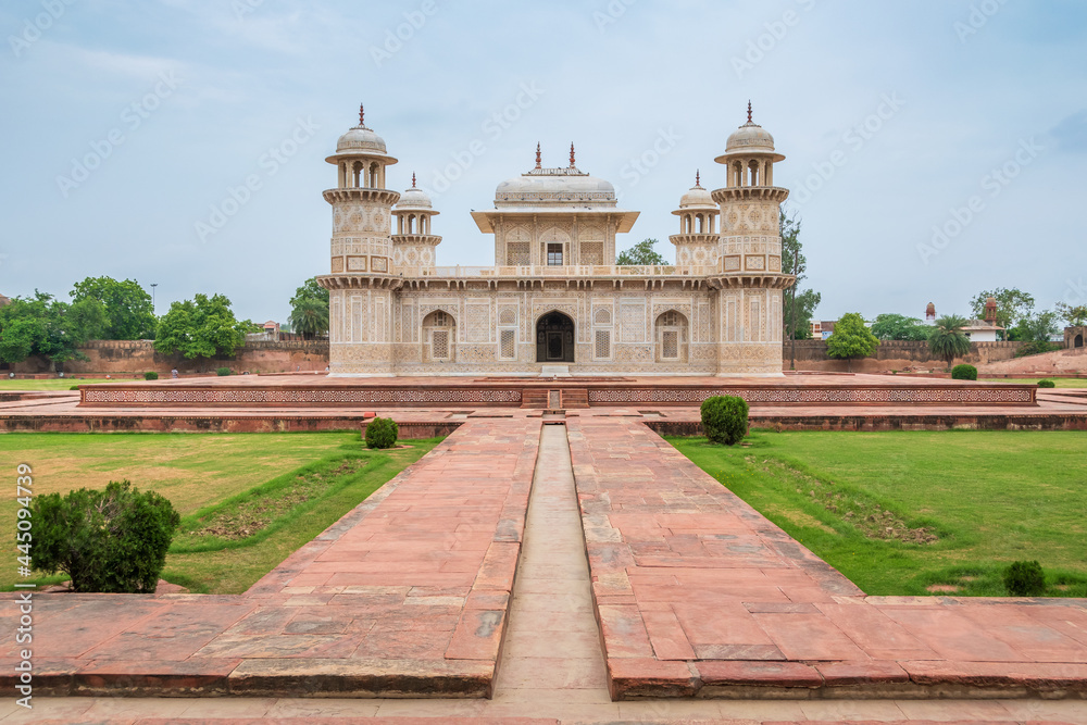 Fototapeta premium The Republic of India is the seventh largest country in the world by area and, with over a billion people, is second only to China in population
