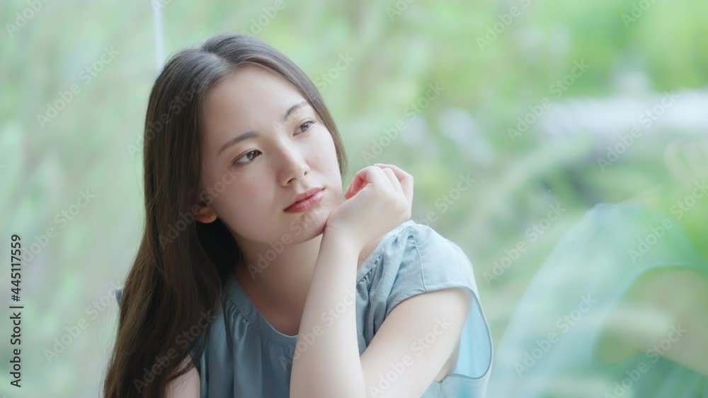 若い女性・夏・美容・ビューティー
