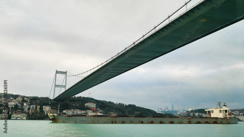 Obraz premium Bridge over the Bosphorus Strait in Istanbul. Turkey.