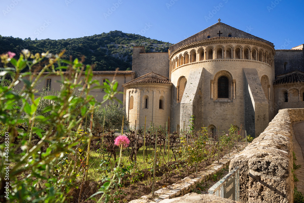 Fototapeta premium Abbaye de Gellone à Saint-Guilhem-le-Desert