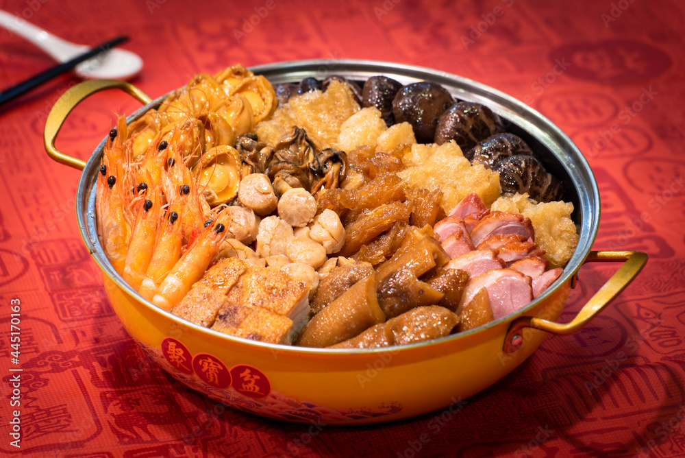 Fototapeta premium chinese traditional Peng cai with luxury seafood, meat, vegetable and premium sauce in hot pot in red chinese new year background asian halal menu