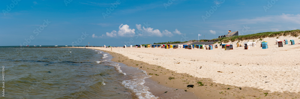 Der Sandstrand uaf der Nordseeinsel Föhr Der Sandstrand uaf der Nordseeinsel Föhr
