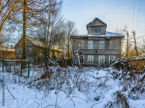 Abandoned houses on Slavyanskaya Street, subject to demolition for the construction of new high-rise buildings photo