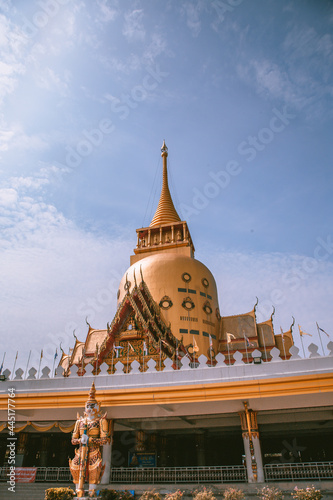 Wat Phrong Akat in Chachoengsao in Thailand