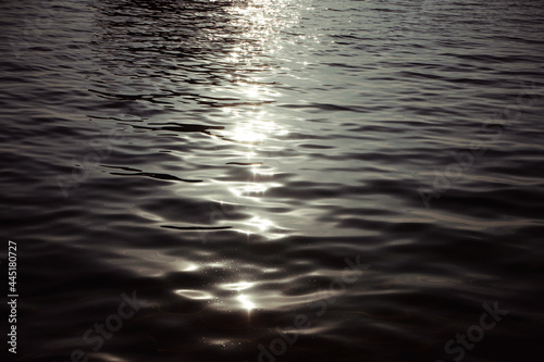 Sonne auf Wasseroberfläche