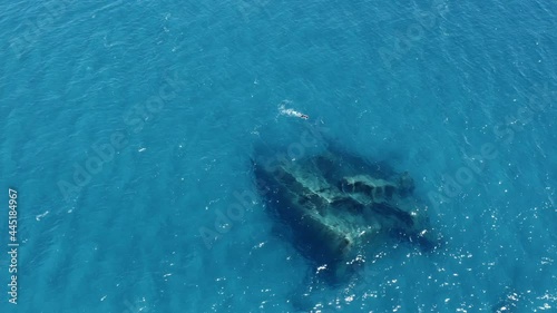 Relitto del capitan Antonio nel mare mediterraneo in Italia photo