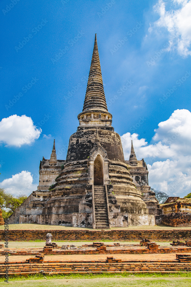 Fototapeta premium Wat Phra Si Sanphet in Phra Nakhon Si Ayutthaya, Historic City of Ayutthaya, empty during covid, Thailand
