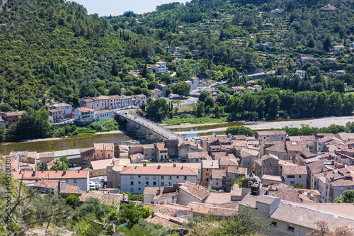 Vue sur les toits d’Anduze en été (Occitanie, France) photo