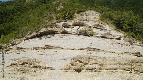 Rocce lungo il sentiero 390bis da Villa di Parchiule a Poggio dell'Appione in Italia