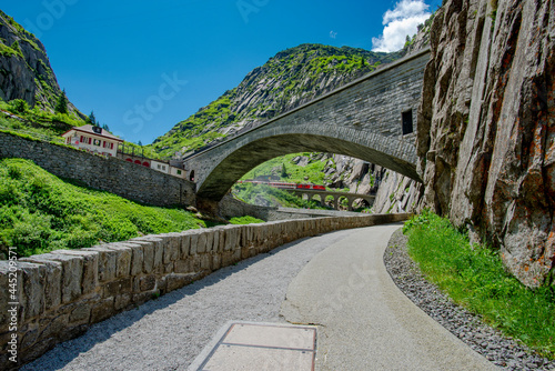 Fotografia Grand Tour of Switzerland - Teufelsbrücke bei Schöllenen