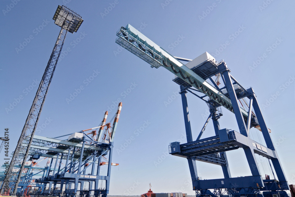 Obraz premium Containerbrücken Bremerhaven