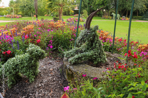 Pays de la Loire - Vendée - Luçon - Parc avec ses buissons d'animaux