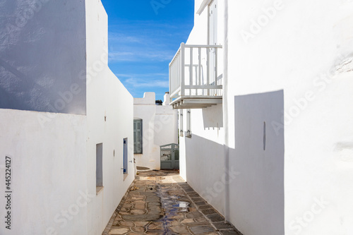 Fototapeta Naklejka Na Ścianę i Meble -  Sifnos island, Greece. Traditional white buildings and narrow streets, blue sky