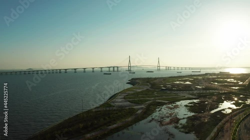 Wallpaper Mural 대한민국의 교량, 인천대교의 항공뷰 Torontodigital.ca