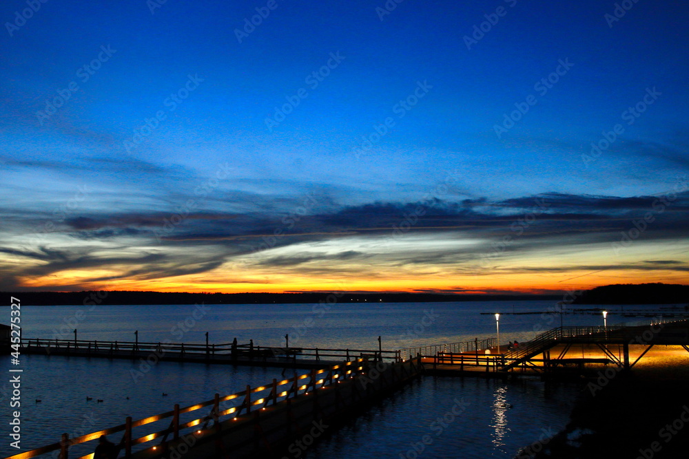 Obraz premium Sława pomost po zachodzie słońca