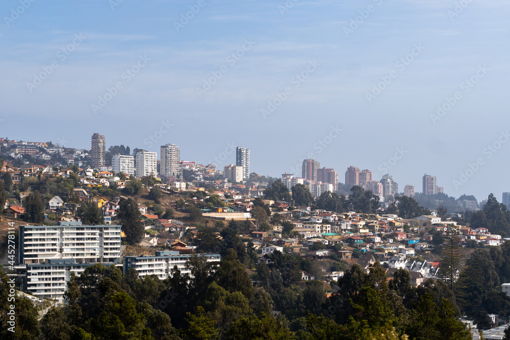 Obraz premium City between mountains with colorful houses