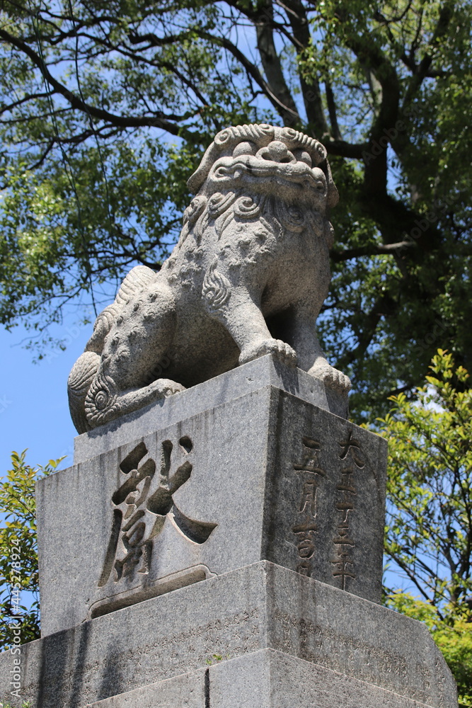 Obraz premium 北九州市門司区の甲宗八幡宮の狛犬