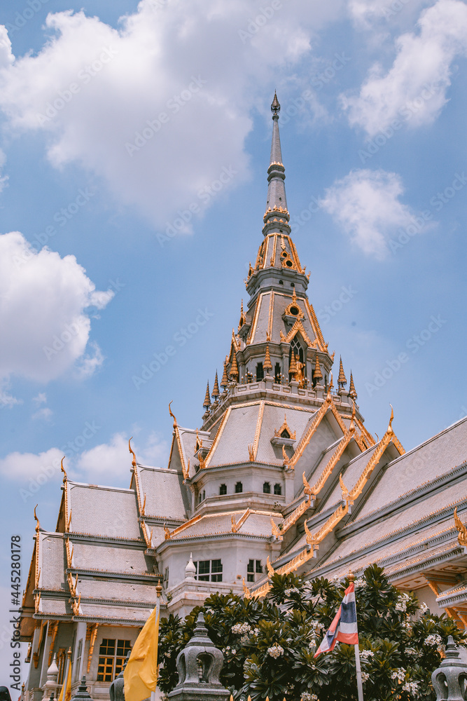 Fototapeta premium Wat Sothon Wararam Worawihan in Chachoengsao, Thailand