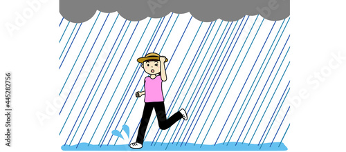 ゲリラ豪雨にあい、雨の中を走る女性