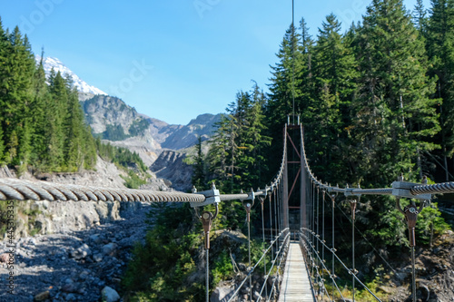 Fototapeta Naklejka Na Ścianę i Meble -  suspension bridge in the mountains