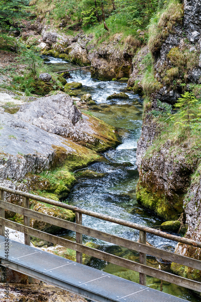 Schöner sommerlicher Gebirgsbach, Weissbachschlucht Schöner sommerlicher Gebirgsbach, Weissbachschlucht