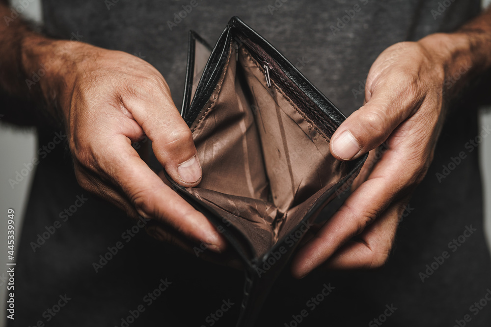Close up of man hands holding and empty wallet. financial crisis, bankruptcy, no money, bad economy Concept.. - obrazy, fototapety, plakaty 