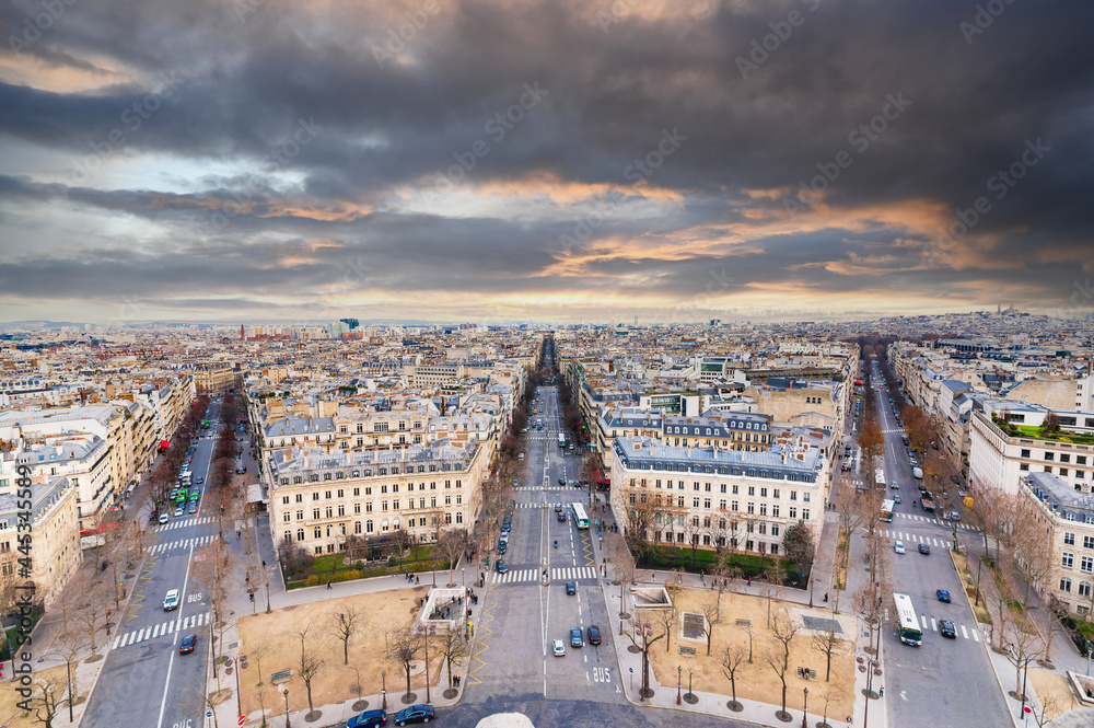 凱旋門から眺めるパリ市内　冬景