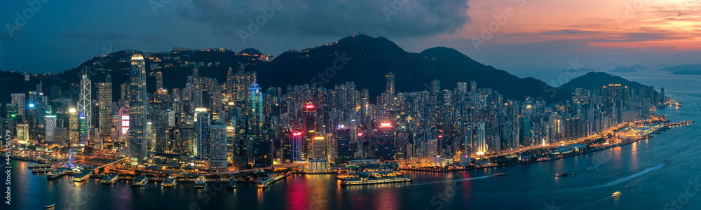 Obraz premium Seokchon lake park in spring