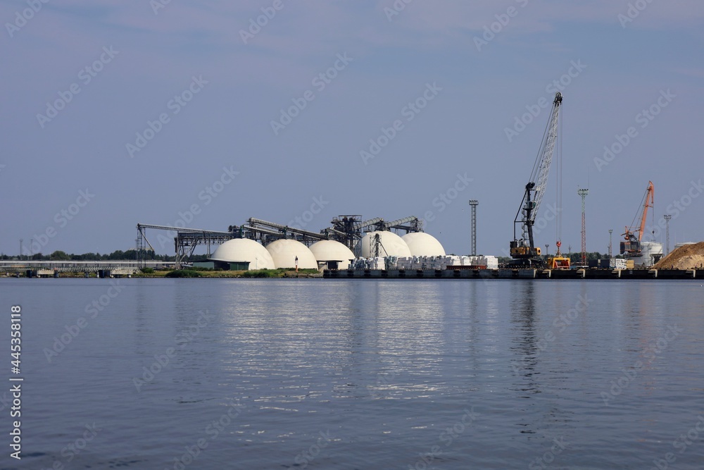 Fototapeta premium cranes in port