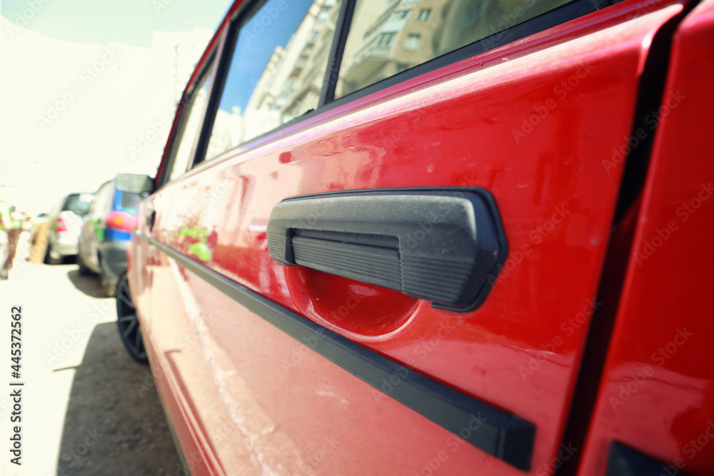 Fototapeta premium red vintage car door