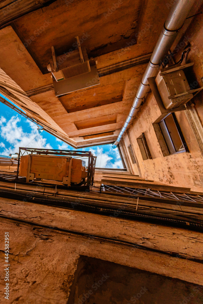 Obraz premium View of the sky in the courtyard of houses in St. Petersburg