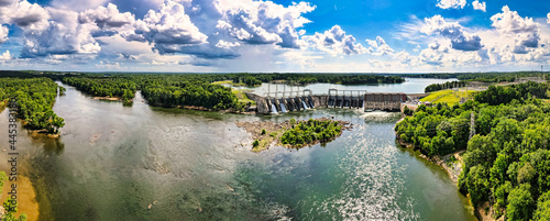 Schilderij op canvas An aerial 180 degree panoramic view of a large dam and hydroelectric plant on the Catawba river in South Carolina and Lake Wylie in the background