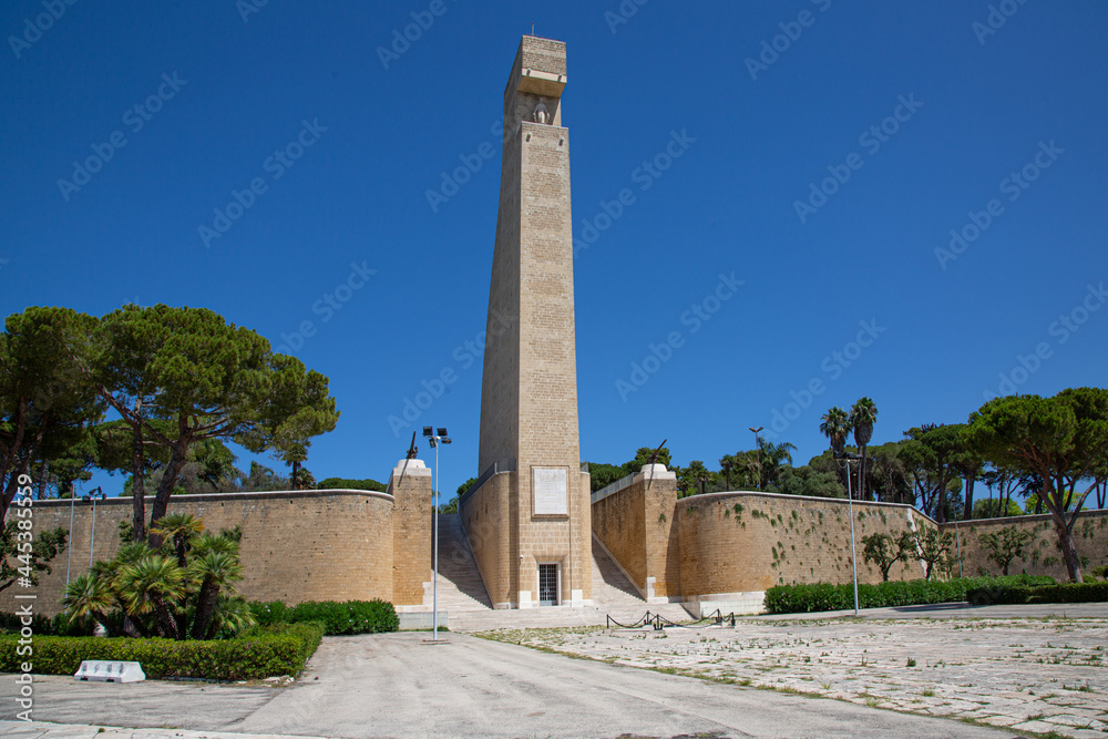 Obraz premium Brindisi, Apulien, Salento Ehrenmal für den italienischen Seemann, 1933 errichtet