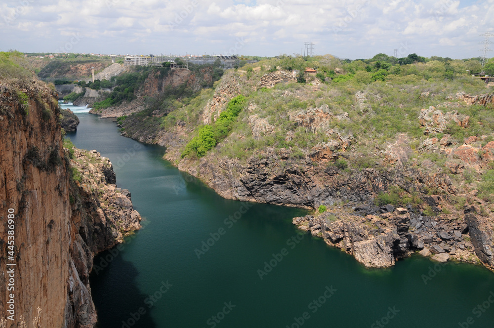 Vale do rio São Francisco na divisa entre Alagoas e Bahia após a usina de Paulo Afonso, Brasil