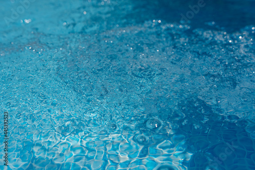 Wasser im Pool - blauer Wasserhintergrund mit wellen