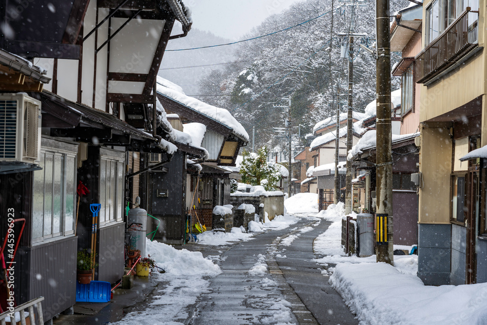 福井県大野市・雪が降り積もる豪雪地帯の古い町並み