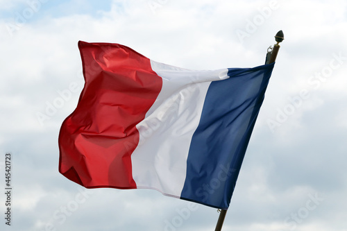 Drapeau français flottant avec le vent