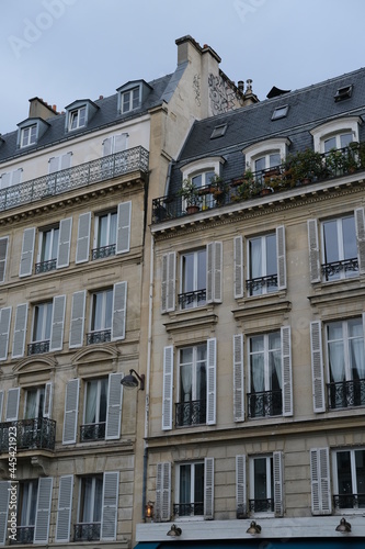 A view of the Haussmannian Parisian facades.  © Yann Vernerie
