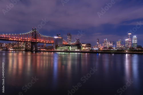 Queensboro Bridge and Roosevelt island at night © Andriy Stefanyshyn