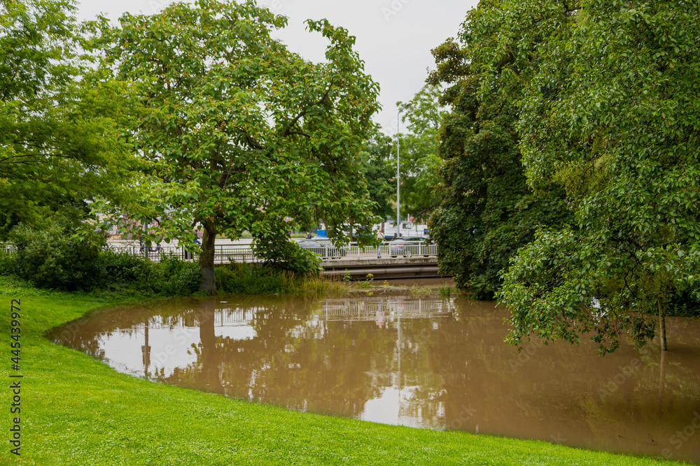 Obraz premium Maastricht, Netherlands 07-15-2021 floods in downtown Maastricht and the historical centre after heavy rainfall with over 150mm of rain in less than 24 hours and a flooded city park due to high water