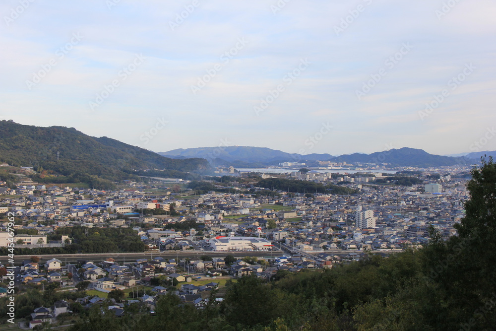 屋島側から見た、香川県高松市牟礼町方面の風景(日本)