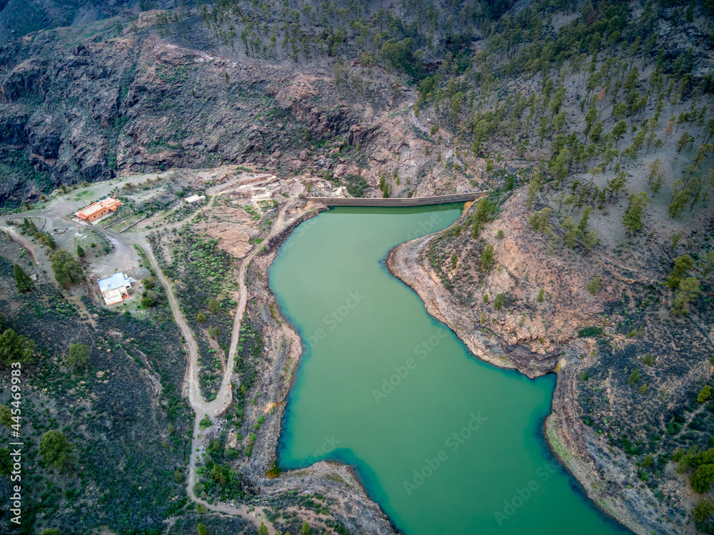 Foto a√©rea con dron de la presa del Mulato en Gran Canaria, Canarias.